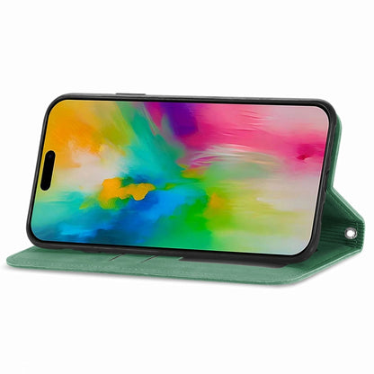 For iPhone 16 Retro Skin Feel Magnetic Flip Leather Phone Case(Green) - iPhone 16 Cases by buy2fix | Online Shopping UK | buy2fix